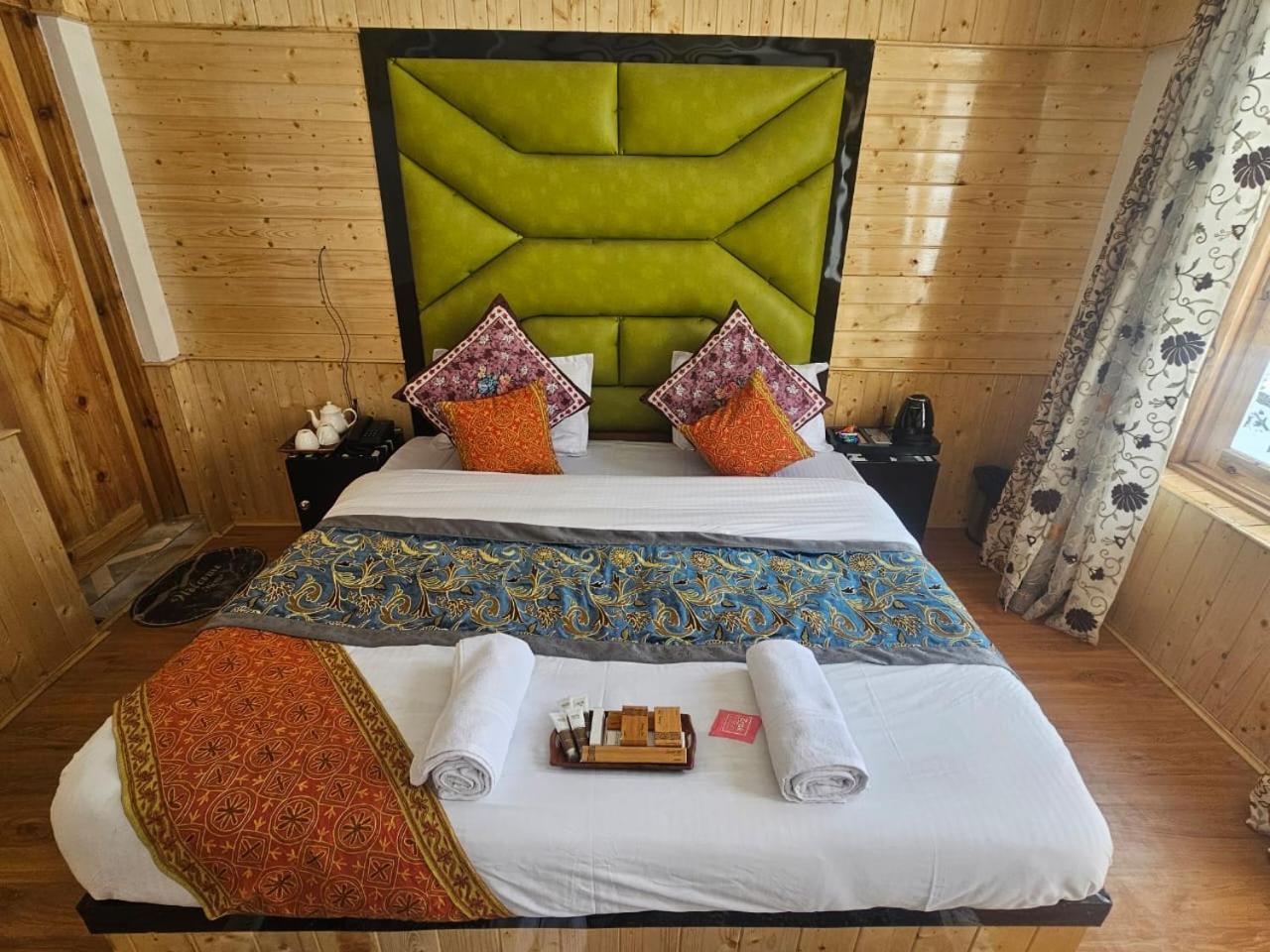 Delta View Hotel Pahalgām Eksteriør billede