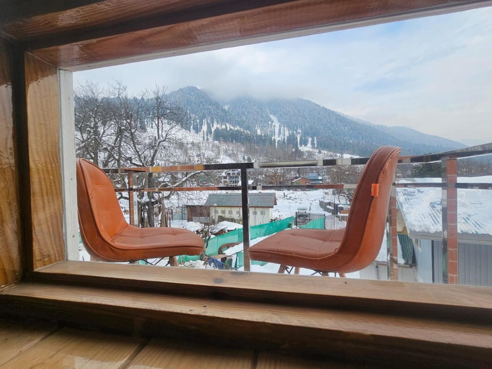 Delta View Hotel Pahalgām Eksteriør billede